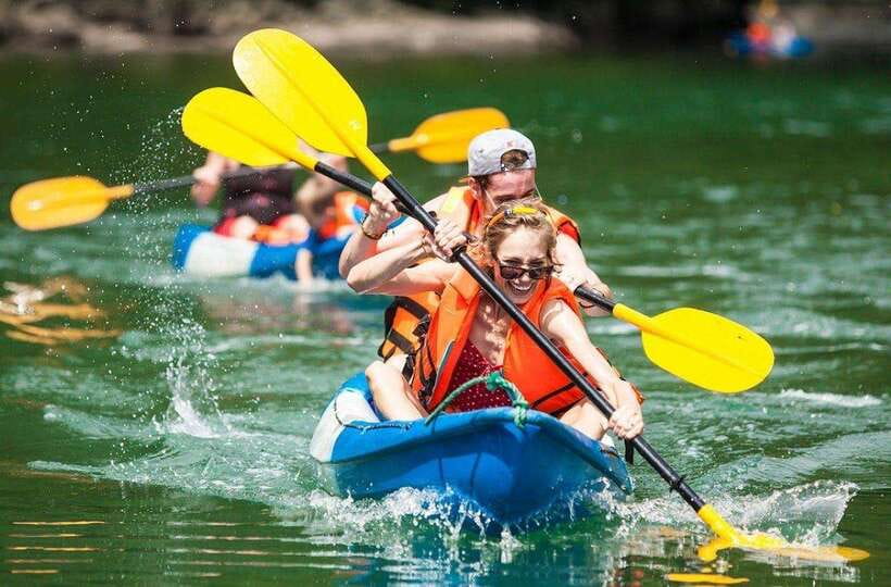 Halong Bay: Full-Day 4-Star Experience with Kayaking - Guide quality and how much it affects the day