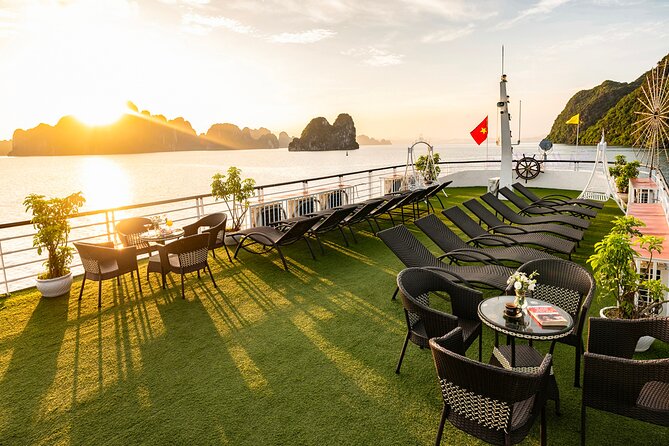 Halong bay Luxur Cruise Day trip: Buffet lunch & Limousine bus - Luon Cave by optional kayak