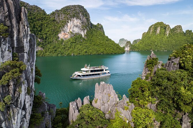 Halong bay Luxur Cruise Day trip: Buffet lunch & Limousine bus - Leaving Hanoi by limousine bus