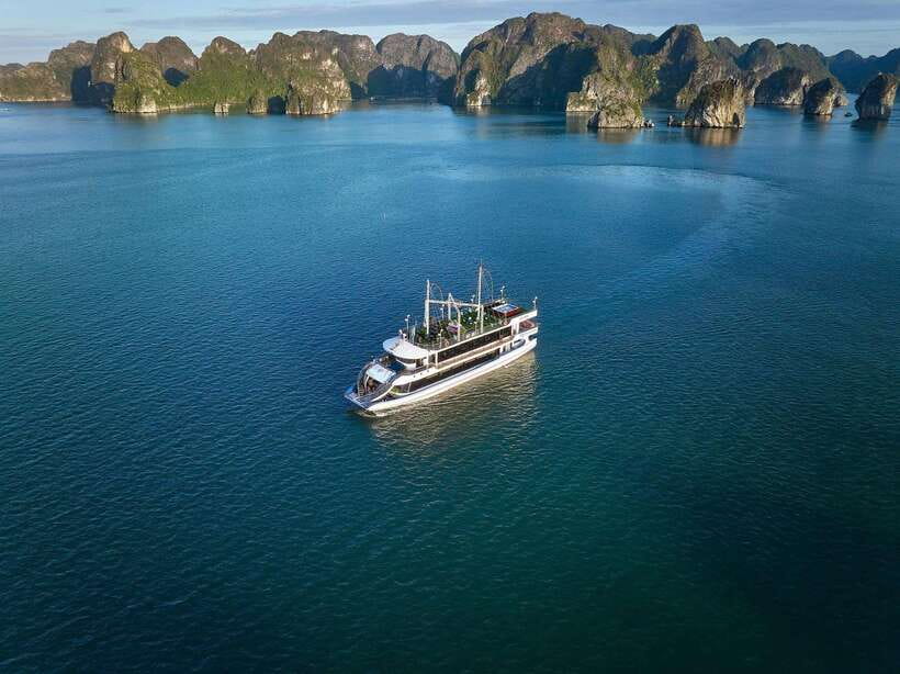 Halong Bay Luxury Cruise: Kayak&Swim,Cave, Party BEST SELLER - How the schedule feels in practice