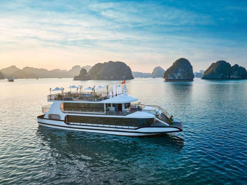 Halong Bay: Luxury Day Cruise with Buffet, Kayak, Swim - The day in five useful facts