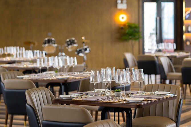 Halong Bay Luxury Dinner Cruise - Ambassador - Dinner From 6:00 to 7:30 p.m.