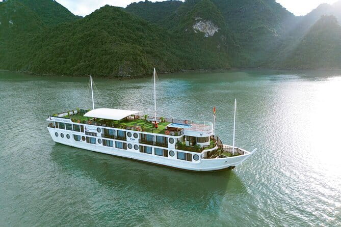 HALONG BAY LUXURY IRIS CRUISE DAY TRIP-BEST SELLER: Kayak, Music - Luon Cave by kayak or sampan boat