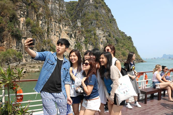 Halong Day Tour: Islands, Cave, Kayak. Lunch. Transfers - Thien Cung Cave, the dramatic indoor stop