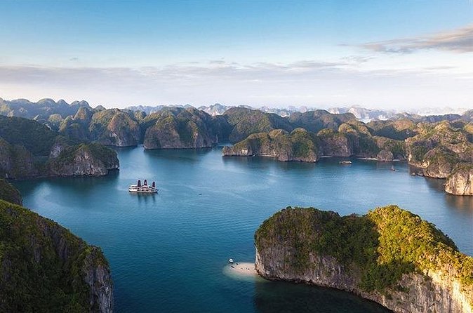 Halong Day Trip From Hanoi - Seafood lunch with the limestone islands outside