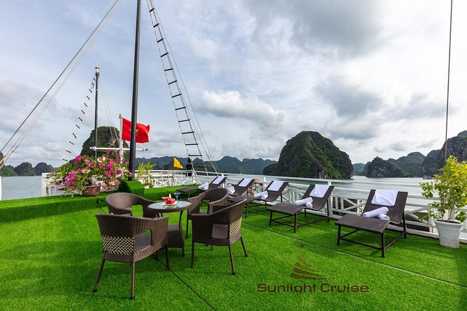 Halong deluxe cruise 2D/1N: Surprise cave, Titop island, Full Meals, best prices - Kayaking and the slower side of the bay