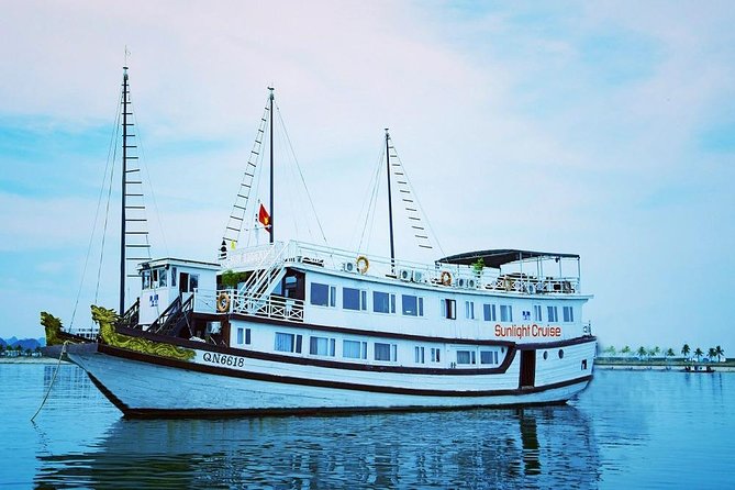 Halong deluxe cruise 2D/1N: Surprise cave, Titop island, Full Meals, best prices - Sunrise and breakfast on the second morning