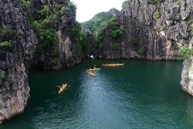 Halong Luxury Cruise Full Day Tour from Hanoi: All Inclusive - Lunch, service, and the boat atmosphere