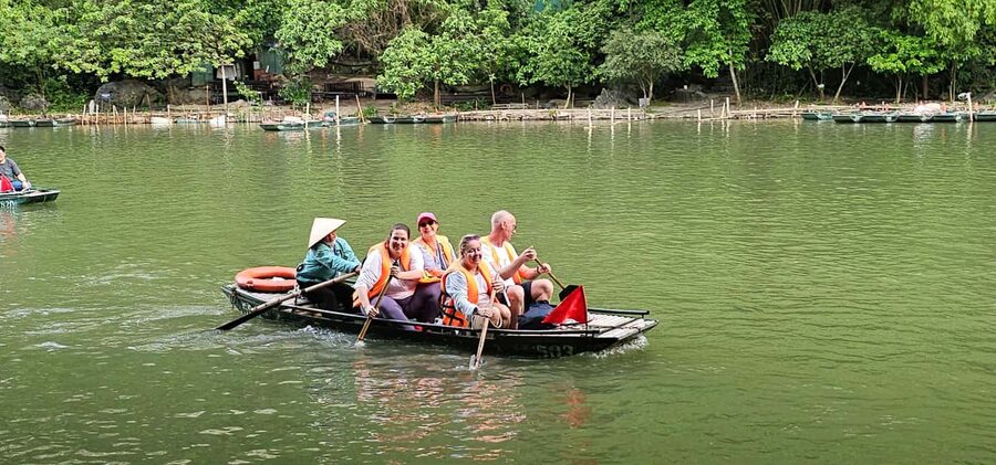 Hanoi: 3-Day Ninh Binh, Ha Long & Bai Tu Long Cruise UNESCO - Day three: Thien Canh Son Cave and the return to Hanoi