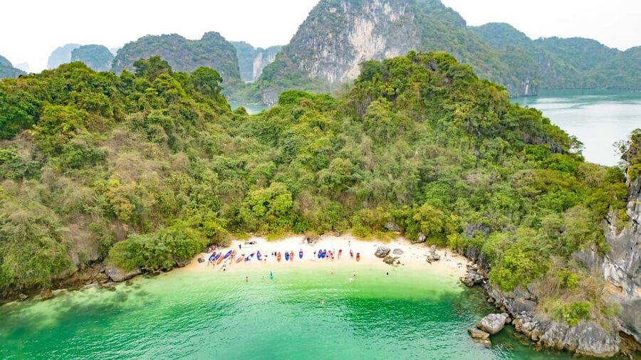 Hanoi: 3-Day Ninh Binh, Ha Long & Bai Tu Long Cruise UNESCO - Day one: Bai Dinh Temple and the climb at Mua Cave