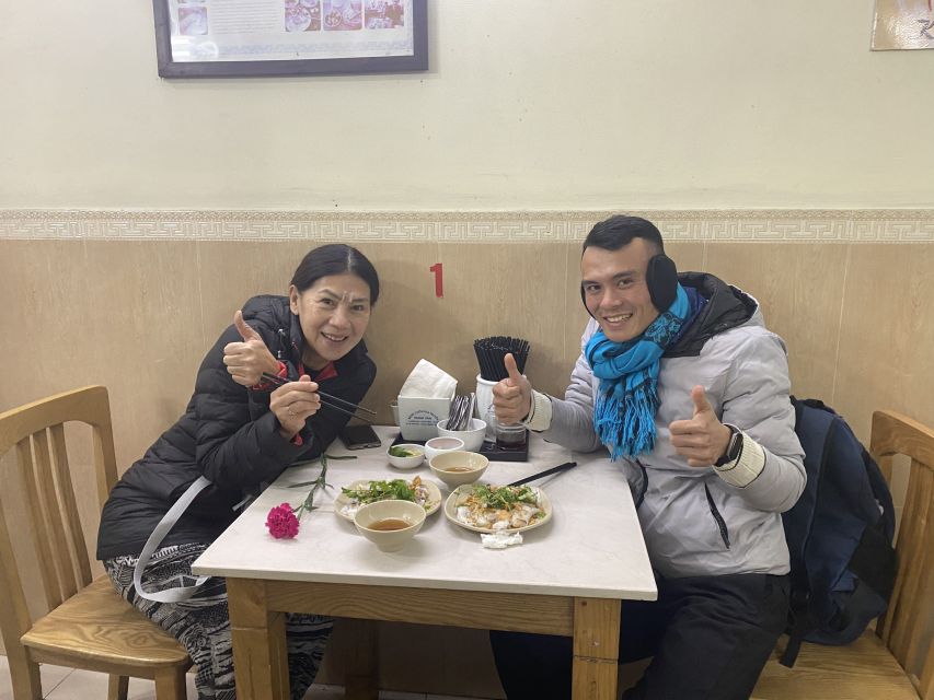 Hanoi: 7 Tastings Street Food Tour with Train Street - The guides shape the evening