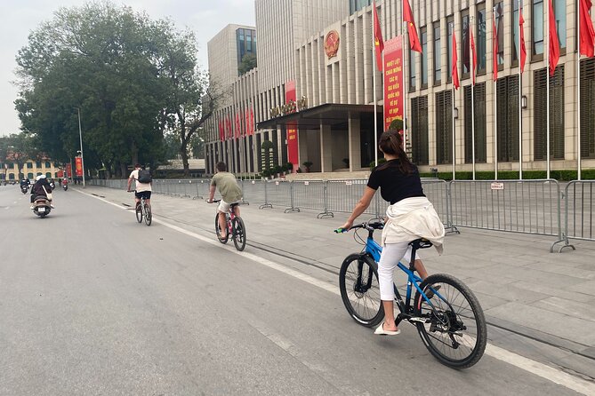 Hanoi City Bike Tour through Banana Island & Food Tasting - Railway Tracks and Hanoi’s Narrow Urban Spaces