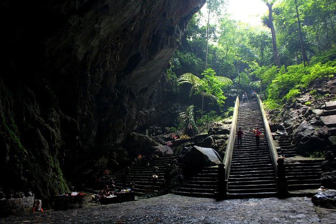 Hanoi City Half Day Private Tour included train street, meals - A private car makes a short Hanoi tour easier