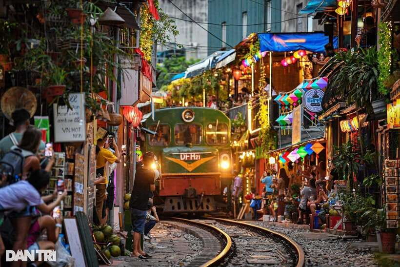Hanoi City Half Day - The City Contains Cultural Beauty - Train Street and the egg coffee stop