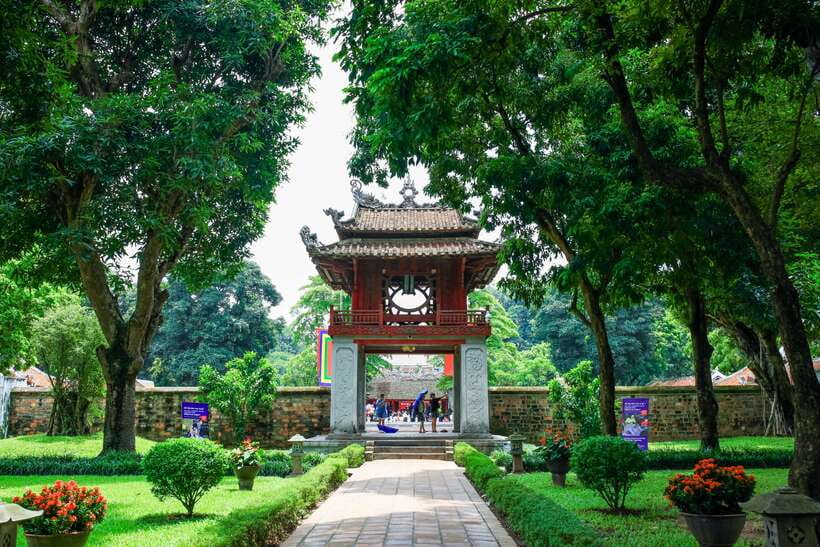 Hanoi: City Highlights Tour with Train Street & Hidden Gems - Guides, drivers, and the value of a small group