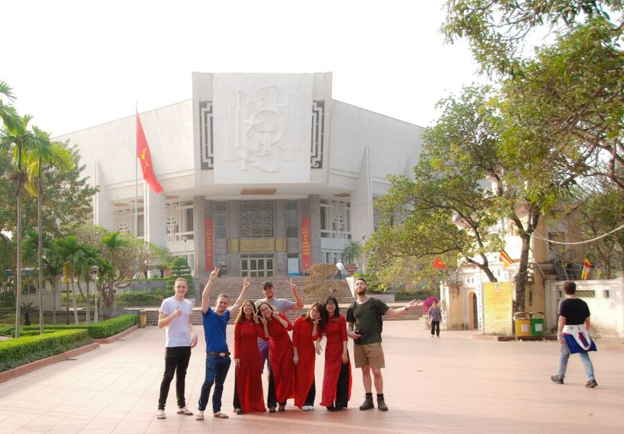 Hanoi: City Sightseeing Motorbike Tour - West Lake, Tran Quoc Pagoda, and Ba Dinh