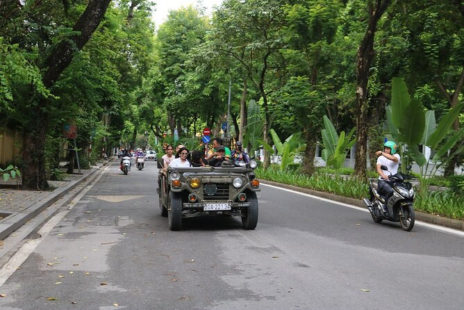 Hanoi City Tour Highlight, Train Street Combine visit Countryside - Banana Island and Van Nien Pagoda