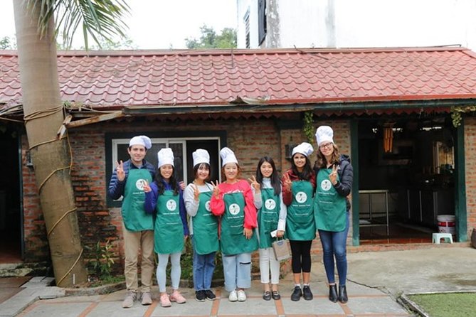Hanoi Cooking Class - The 30-minute walk to the market