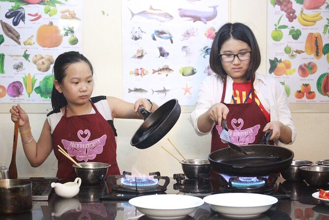 Hanoi Cooking Class and Market Tour in Ancient House - Meeting the cooking instructors
