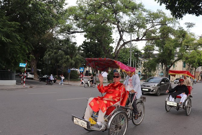 HANOI CULTURAL DISCOVERY TOUR ( "5 in 1" 4 hours - Special Package!) - Dong Xuan Market: Start With Hanoi’s Everyday Energy