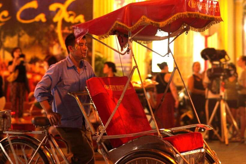Hanoi: Cyclo the Old Quarter and Egg Coffee Tour - The egg coffee finish near the lake