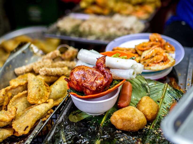 Hanoi: Eat Like a Local Small Group Street Food Tour - Rolls, sandwiches, and the pleasure of small portions
