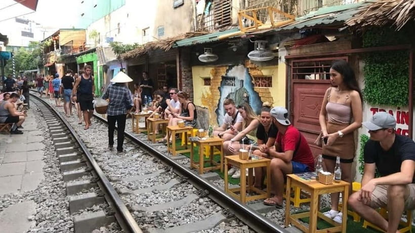 Hanoi: Eat Like a Local Small Group Street Food Tour - Fried snacks, sweet soup, beer, and iced tea