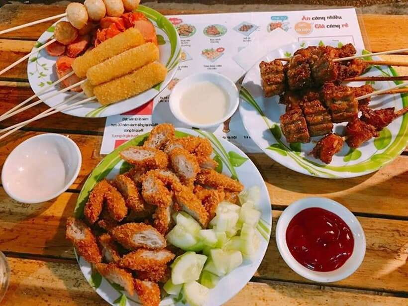 Hanoi: Eat Like a Local Small Group Street Food Tour - Finishing with coffee and possible Train Street views