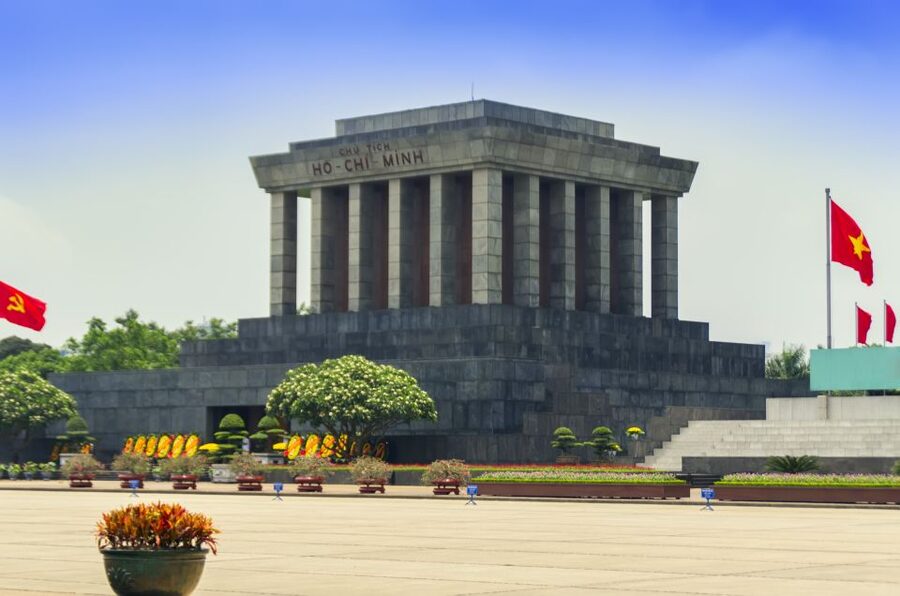 Hanoi: Full-Day City Tour and Water Puppet Show - The Ho Chi Minh complex and One Pillar Pagoda