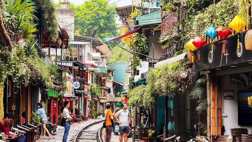 Hanoi: Guided Food Tour with Train Street Visit - Dry mixed chicken pho, a different side of Vietnam’s famous noodle dish