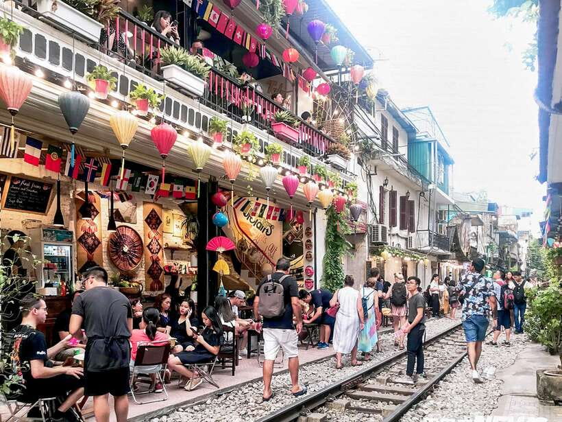 Hanoi: Guided Food Tour with Train Street Visit - Kem xôi: sticky rice, ice cream, and coconut crunch