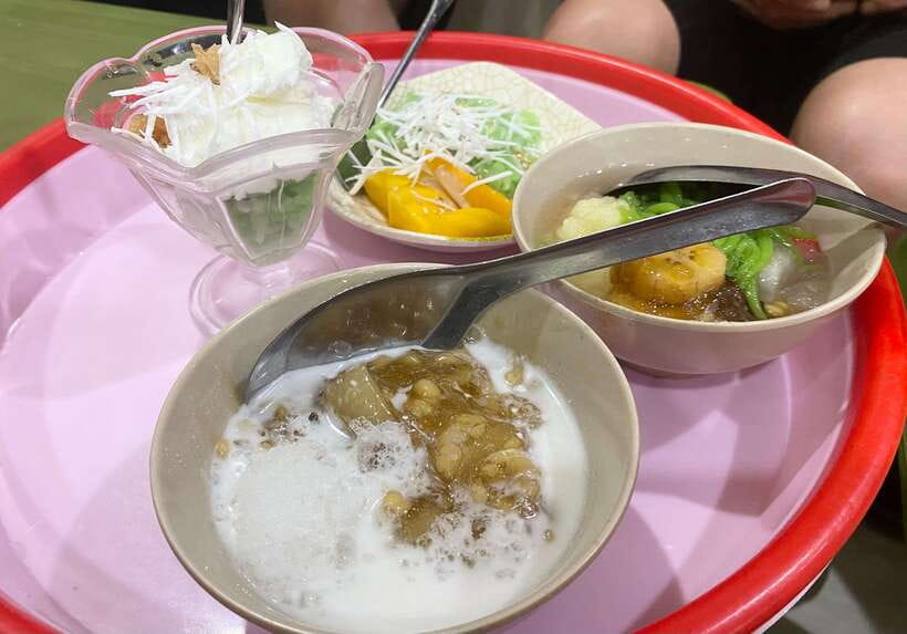 Hanoi: Guided Street Food Tour with Train Street Experience - The guide can make or break the evening