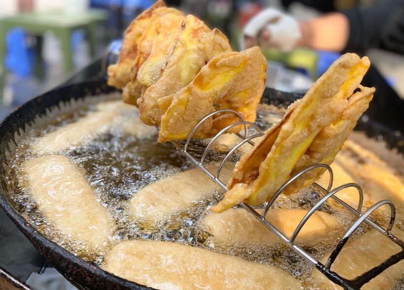 Hanoi: Guided Street Food Tour with Train Street Experience - Walking through the Old Quarter