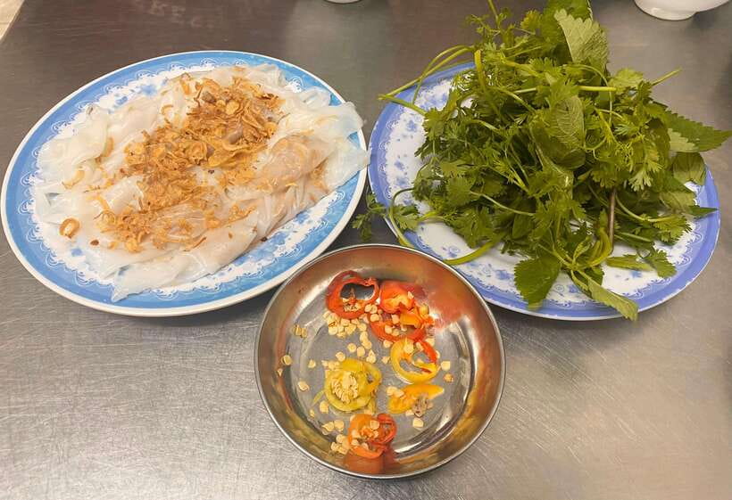Hanoi: Guided Street Food Tour with Train Street Experience - Dietary limits you should take seriously