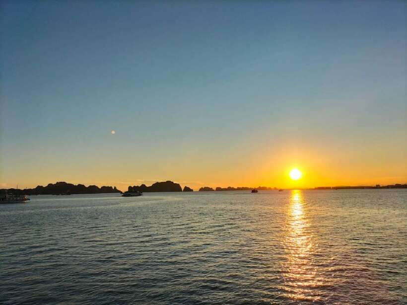Hanoi: Ha Long Bay Day Cruise - Swimming, Meal, Kayaking - Pickup points and practical timing