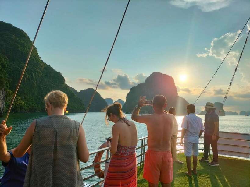Hanoi: Ha Long Bay Day Cruise - Swimming, Meal, Kayaking - Titop Island, swimming, and the climb to the top