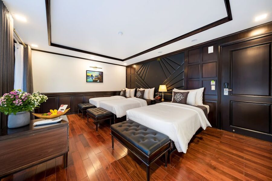 Hanoi: Halong Bay 2-Day 5-Star Balcony Cruise & Bathtub - Cooking class, sunset, and dinner onboard