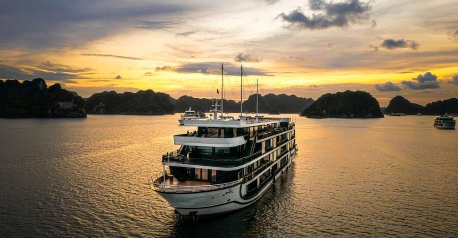 Hanoi: Halong Bay 2-Day 5-Star Balcony Cruise & Bathtub - Hanoi pickup and arrival at Tuan Chau