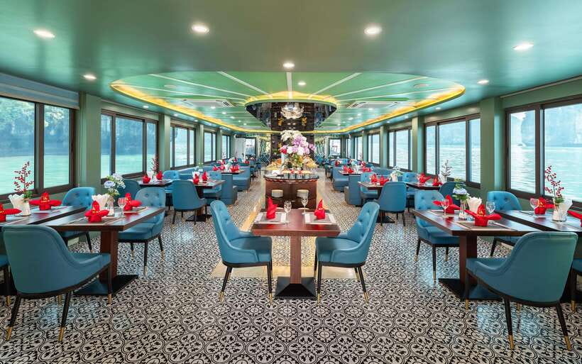 Hanoi: Halong Bay Cruise, Amazing Cave, Titov Island & Kayak - Guides, service, and the luxury question