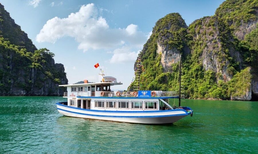 Hanoi: Halong Bay Day Trip with Titop Island, Cave, & Kayak - Cruising Halong Bay over a seafood lunch