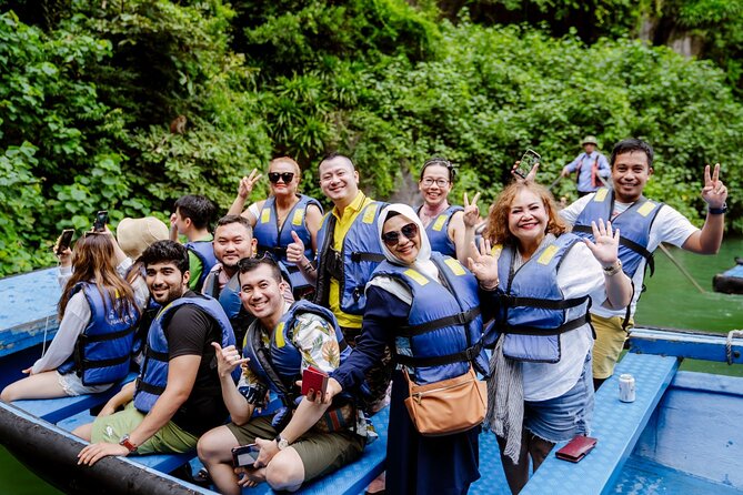 Hanoi: Halong Bay Luxury Option – Titop, Surprise Cave, Kayak - Luon Cave by kayak or bamboo boat