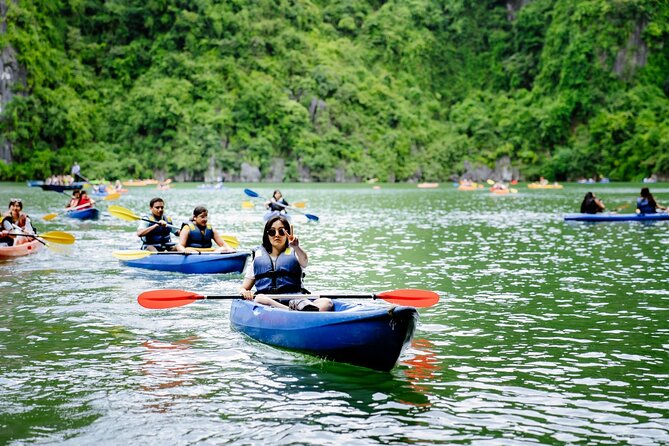 Hanoi: Halong Bay Luxury Option – Titop, Surprise Cave, Kayak - Boarding the cruise and lunch on Halong Bay