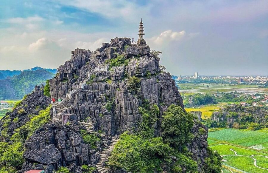 Hanoi: Hoa Lu, Trang An, and Mua Cave Full-Day Trip - Guides make the difference