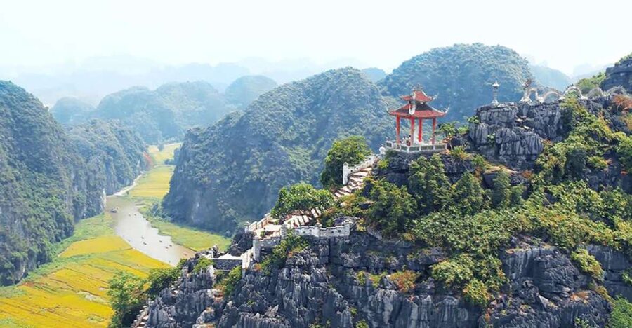 Hanoi: Hoa Lu, Trang An Caves & Mua Cave Day Trip and Lunch - The included lunch: useful, filling, and not the highlight