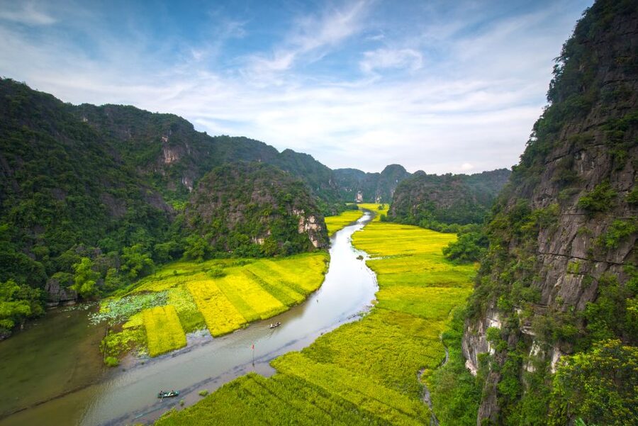 Hanoi: Hoa Lu, Trang An Caves & Mua Cave Day Trip and Lunch - Heat, crowds, and the right season