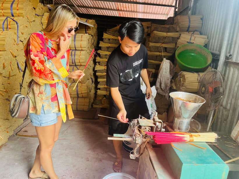 Hanoi: Incense Village, Hat, and Lacquer Artisanal Tour - What the guides add to the experience