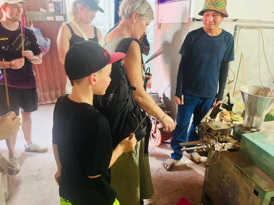 Hanoi: Incense Village, Hat, Lacquer, & City Highlights Tour - Painting a Vietnamese conical hat