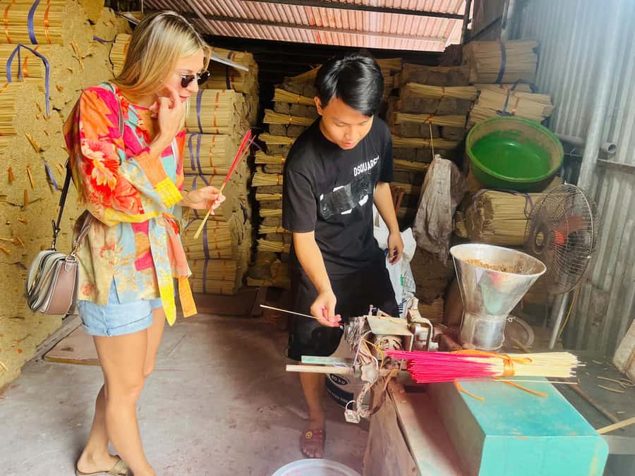 Hanoi: Incense Village, Hat, Lacquer Tour & City Highlights - Guides are the strongest part of the experience