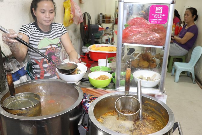 HANOI INCREDIBLE STREET FOODIE TOUR (Enjoy traditional Cuisine as the local) - Six to eight food stops in the Old Quarter