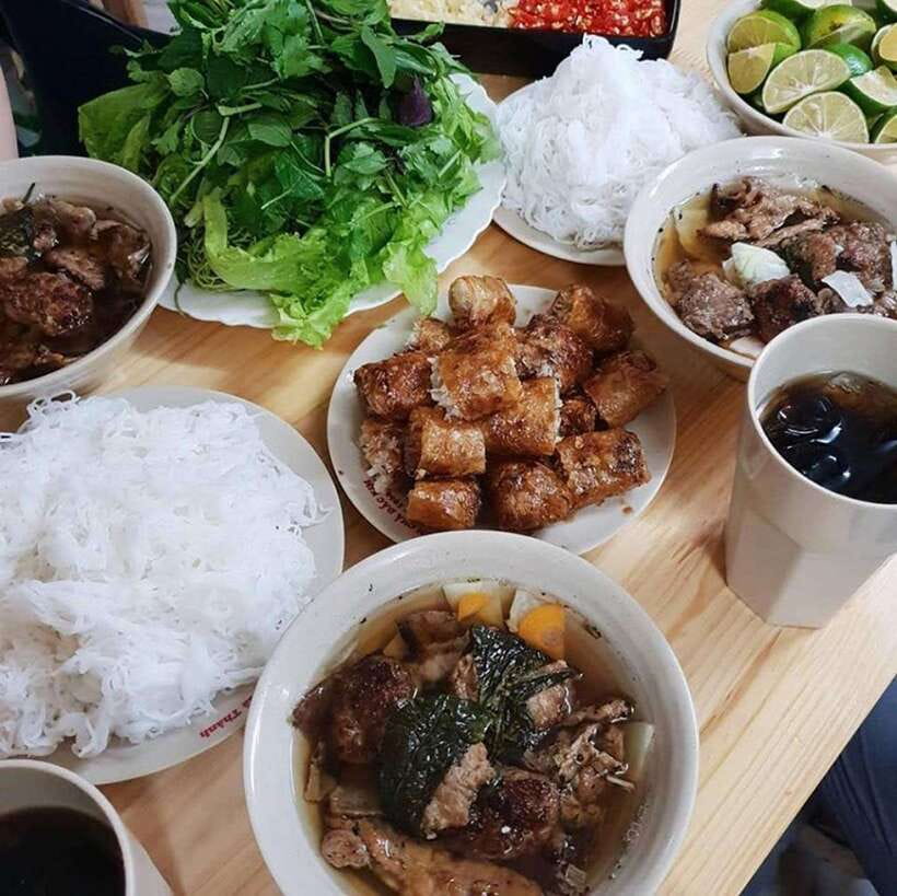 Hanoi: Michelin Guide Street Food Walking Tour - First stop: dry chicken pho with a local recipe